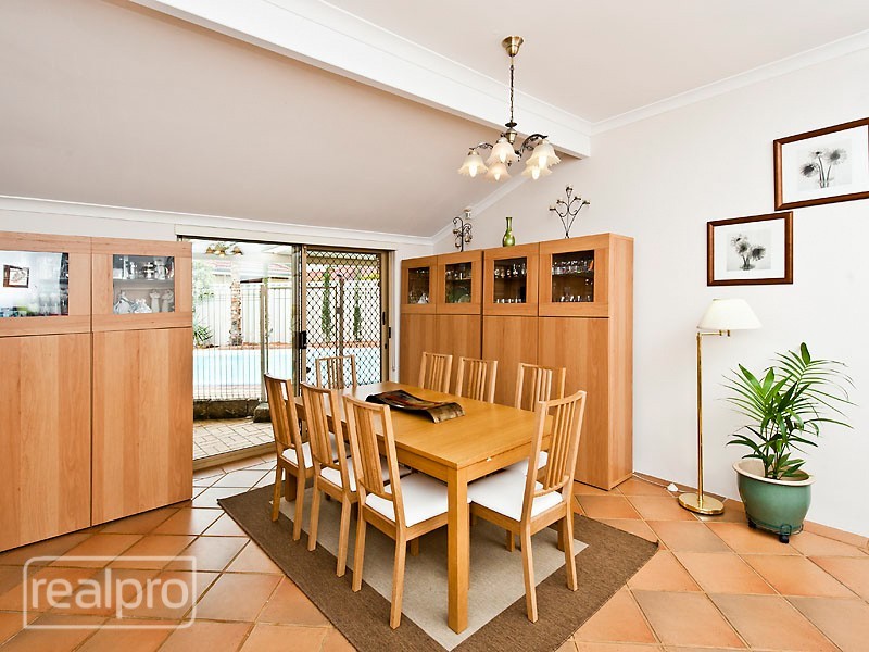 18 Cornish Crescent, Manning WA 6152