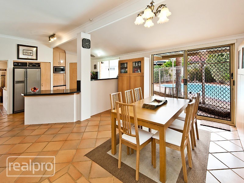 18 Cornish Crescent, Manning WA 6152