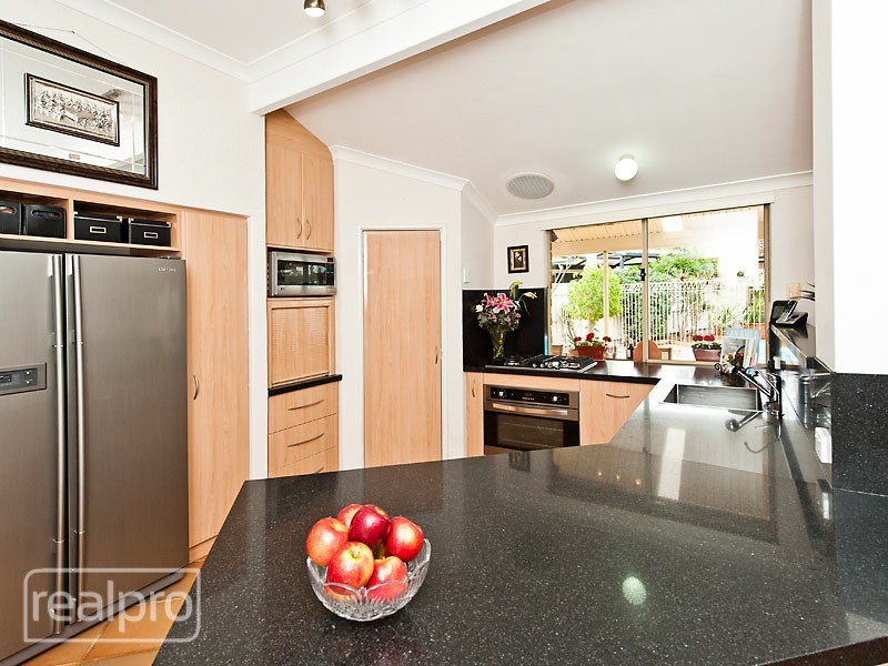 18 Cornish Crescent, Manning WA 6152