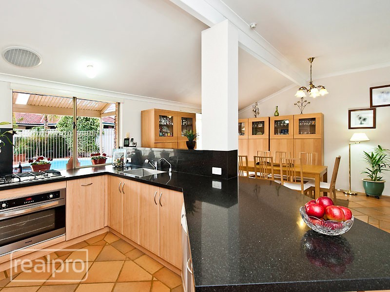 18 Cornish Crescent, Manning WA 6152