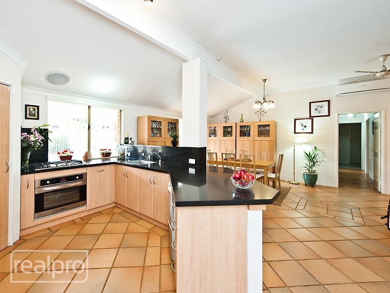 18 Cornish Crescent, Manning WA 6152