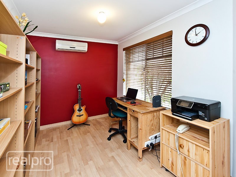 18 Cornish Crescent, Manning WA 6152