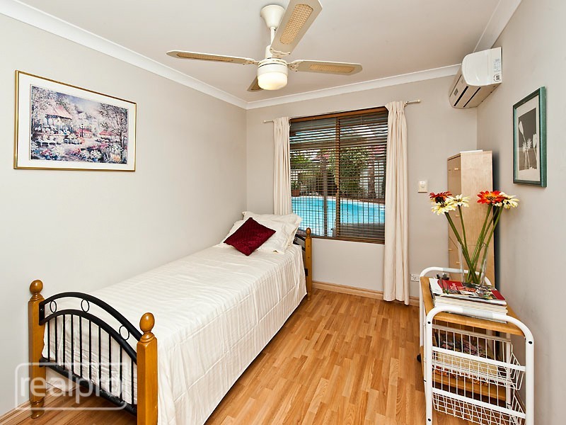 18 Cornish Crescent, Manning WA 6152