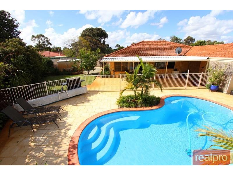 13 Boongala Close, Karawara WA 6152