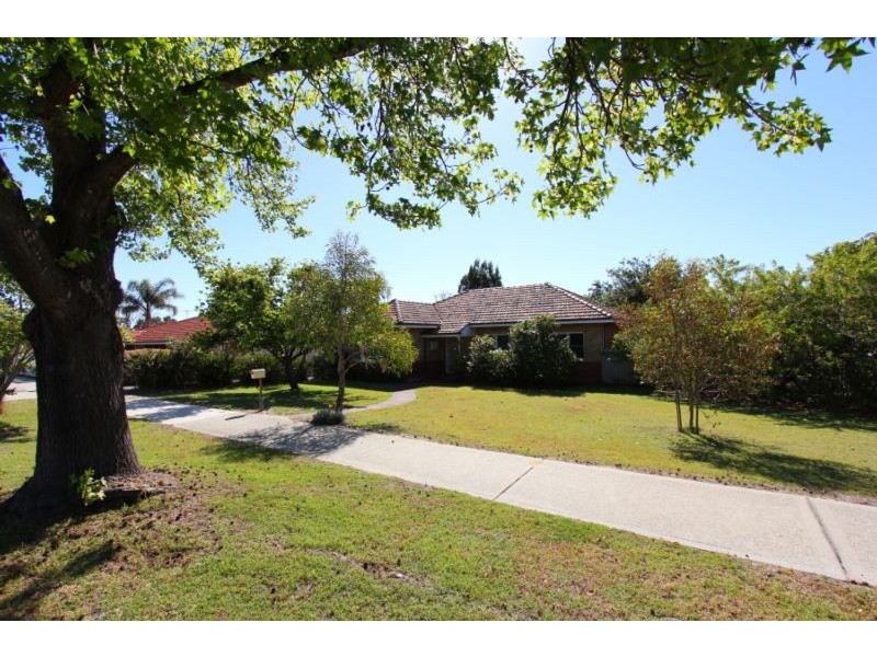 4 Godwin Avenue, Manning WA 6152