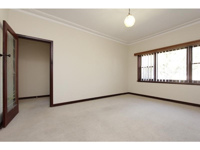 4 Godwin Avenue, Manning WA 6152