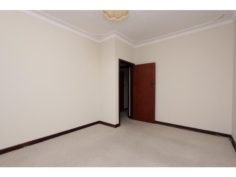 4 Godwin Avenue, Manning WA 6152