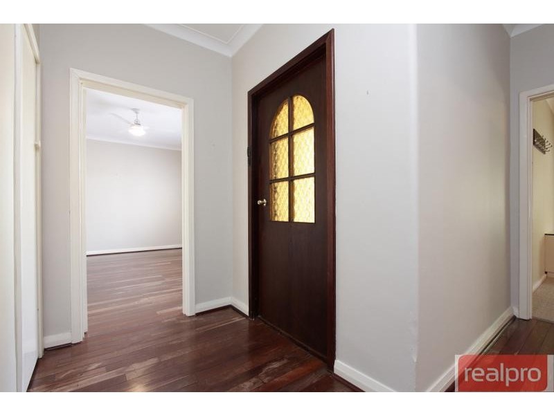 2 Henning Crescent, Manning WA 6152