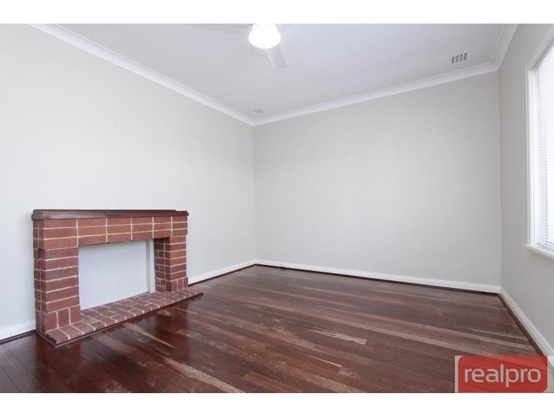 2 Henning Crescent, Manning WA 6152