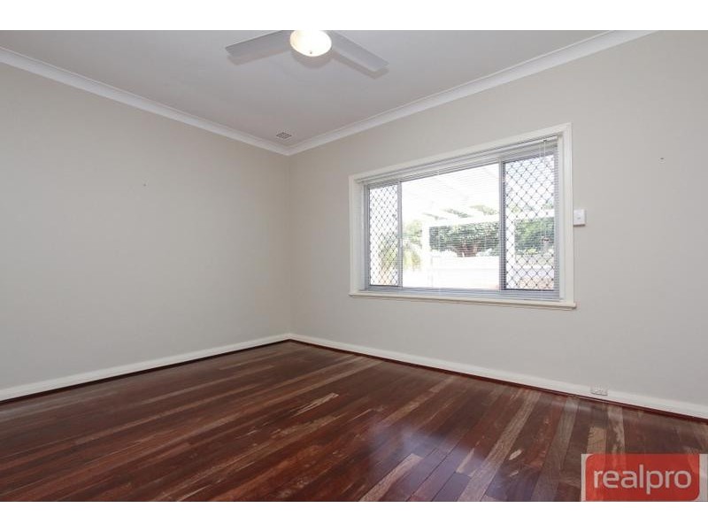 2 Henning Crescent, Manning WA 6152