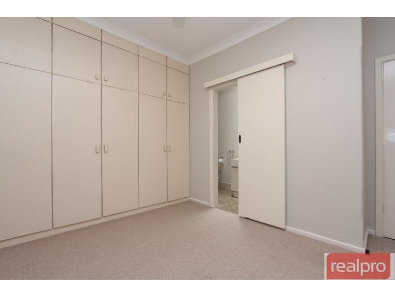 2 Henning Crescent, Manning WA 6152