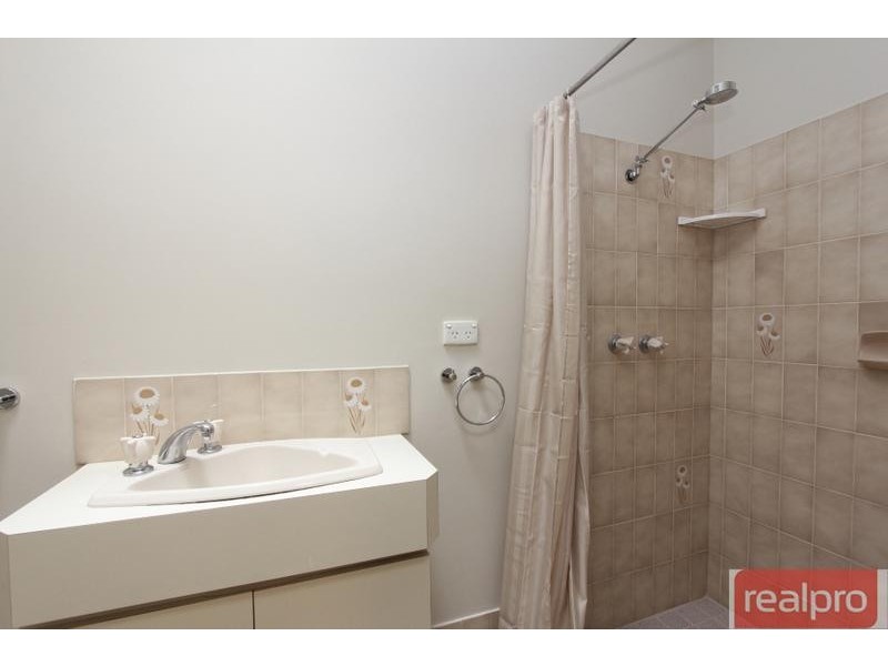 2 Henning Crescent, Manning WA 6152