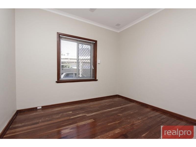 2 Henning Crescent, Manning WA 6152