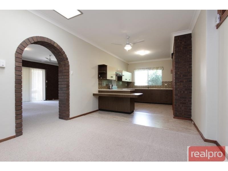 2 Henning Crescent, Manning WA 6152
