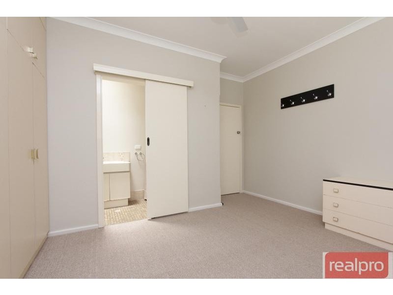 2 Henning Crescent, Manning WA 6152