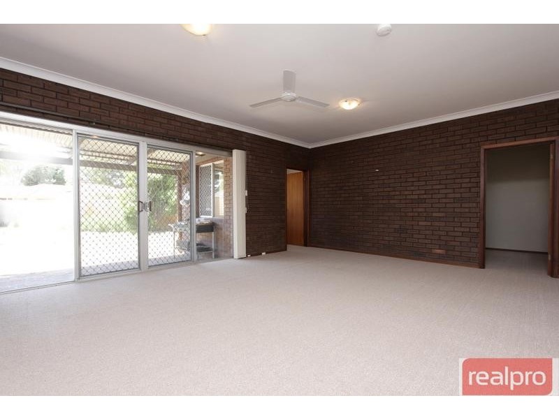 2 Henning Crescent, Manning WA 6152