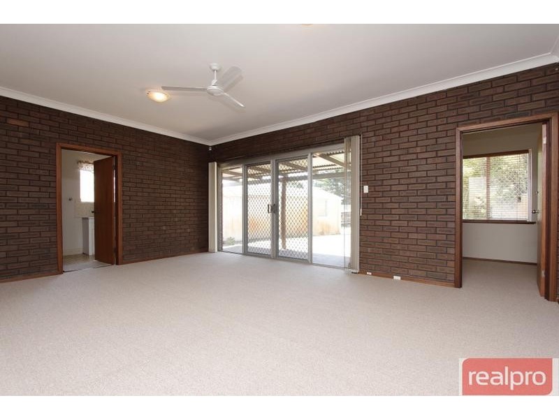 2 Henning Crescent, Manning WA 6152