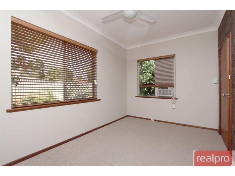 2 Henning Crescent, Manning WA 6152