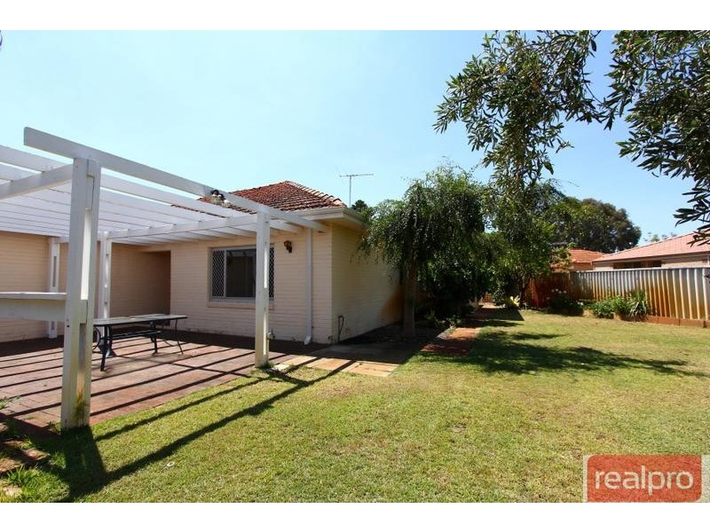2 Henning Crescent, Manning WA 6152
