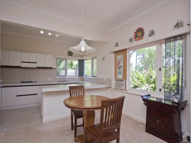 10 Batavia Way, Salter Point WA 6152