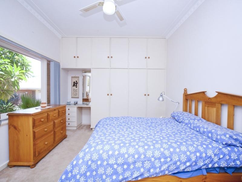 10 Batavia Way, Salter Point WA 6152