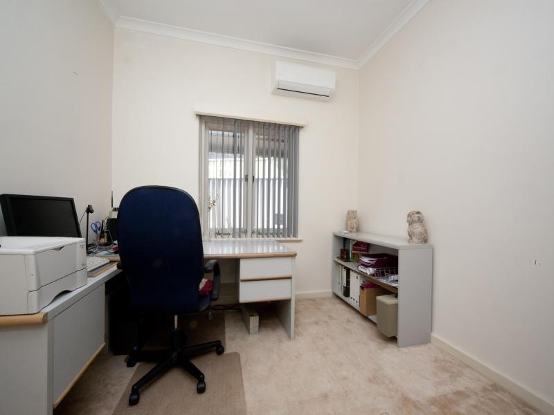 10 Batavia Way, Salter Point WA 6152