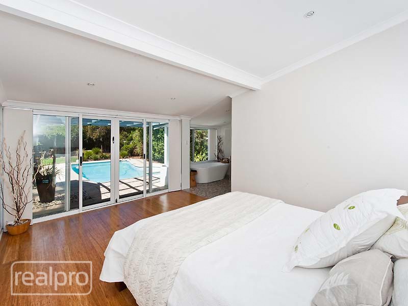 9 Pether Road, Manning WA 6152