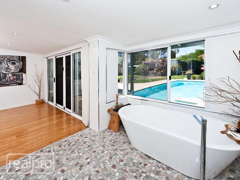 9 Pether Road, Manning WA 6152