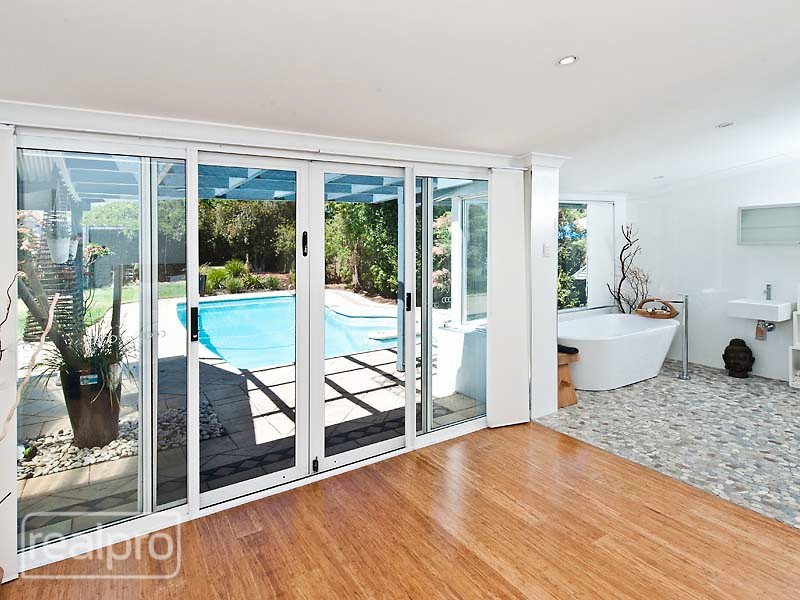 9 Pether Road, Manning WA 6152