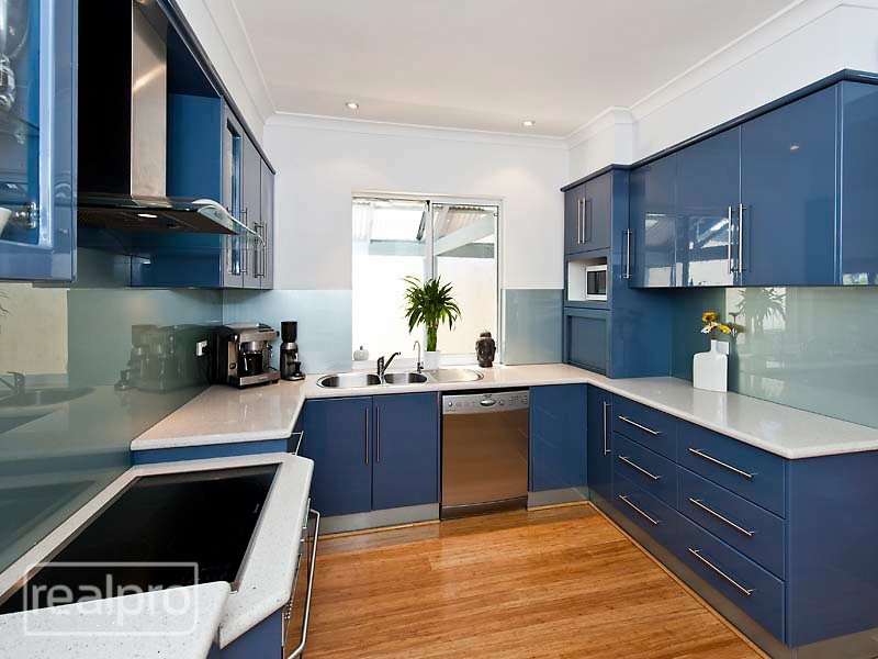 9 Pether Road, Manning WA 6152