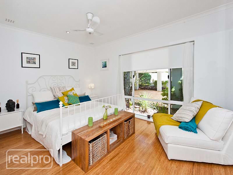 9 Pether Road, Manning WA 6152