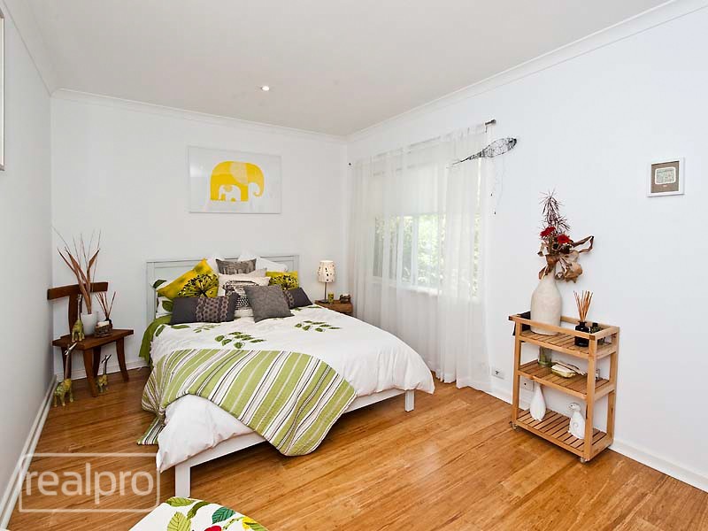 9 Pether Road, Manning WA 6152