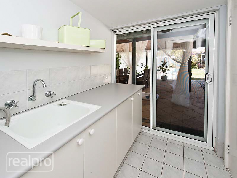 9 Pether Road, Manning WA 6152