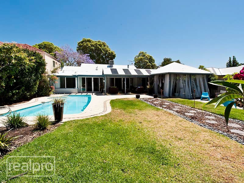 9 Pether Road, Manning WA 6152