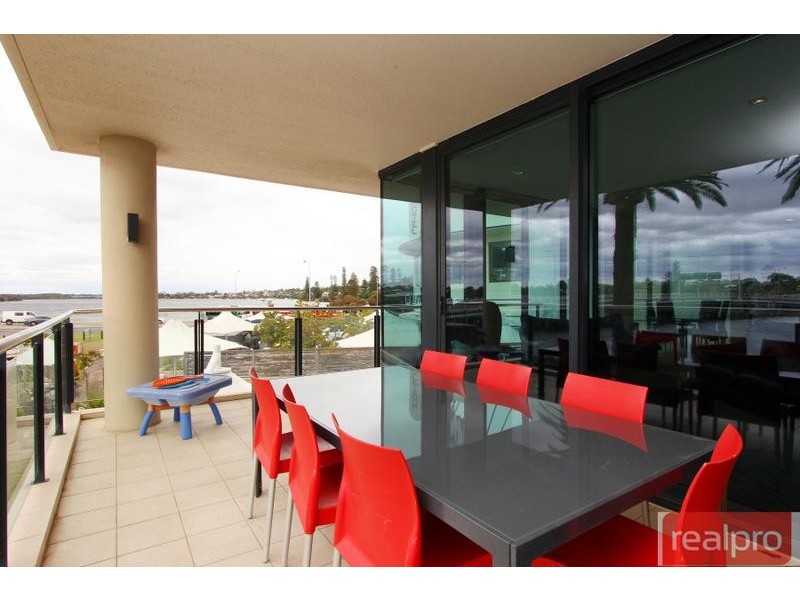 201E/70 Canning Beach Road, Applecross WA 6153