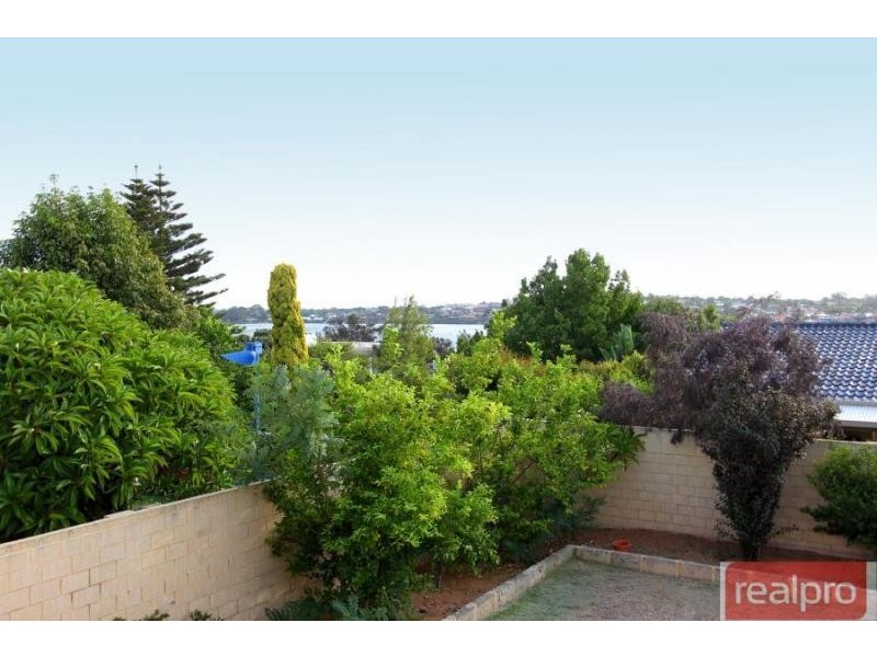 15 Success Crescent, Salter Point WA 6152