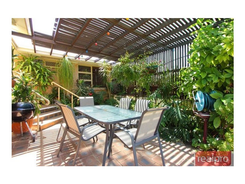 8 Batavia Way, Salter Point WA 6152