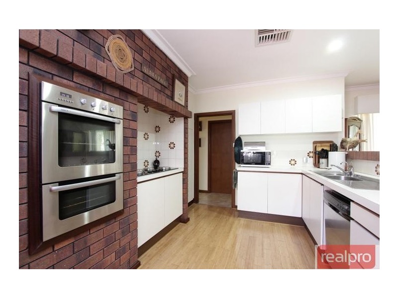 8 Batavia Way, Salter Point WA 6152