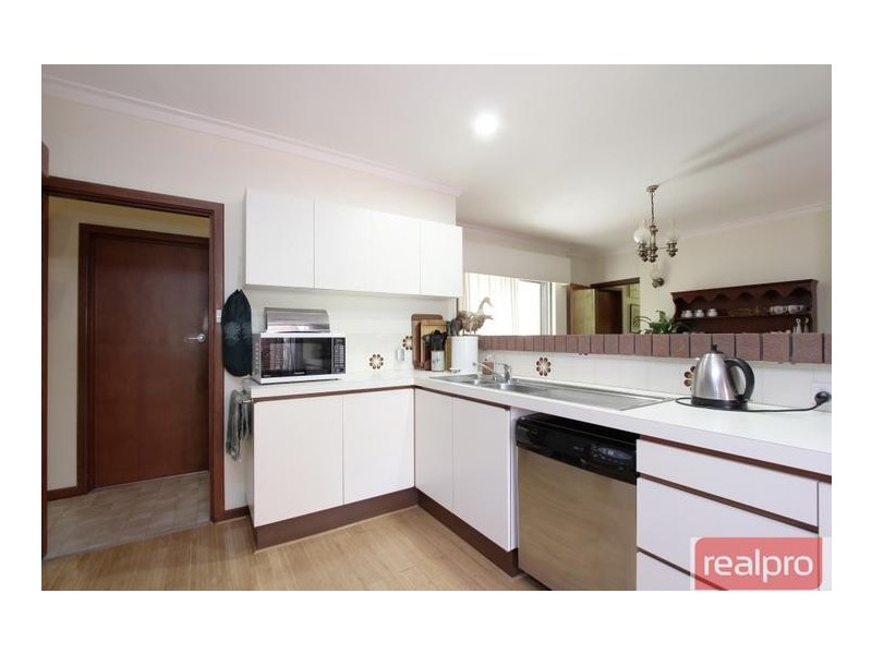 8 Batavia Way, Salter Point WA 6152