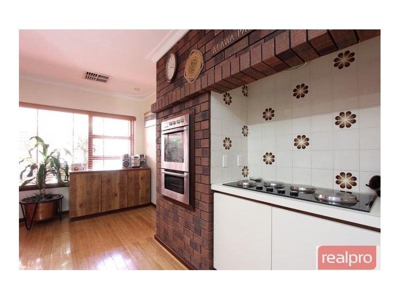 8 Batavia Way, Salter Point WA 6152