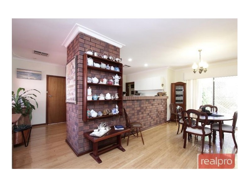 8 Batavia Way, Salter Point WA 6152