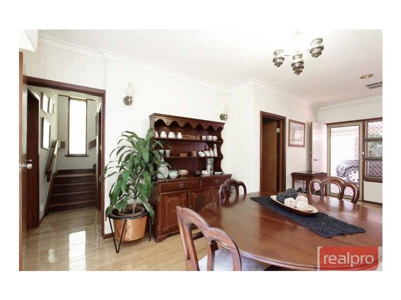 8 Batavia Way, Salter Point WA 6152