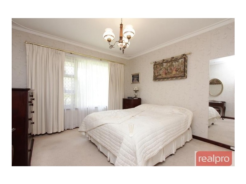 8 Batavia Way, Salter Point WA 6152