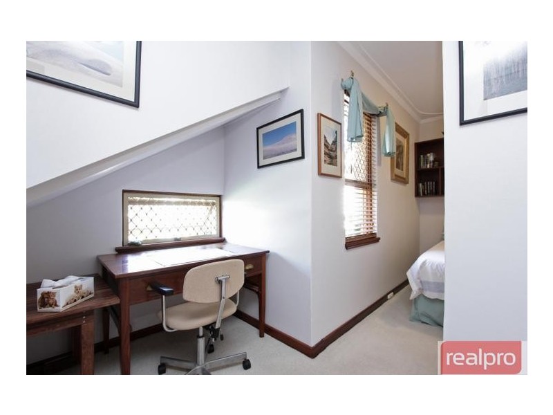 8 Batavia Way, Salter Point WA 6152