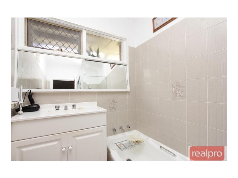 8 Batavia Way, Salter Point WA 6152