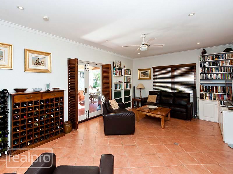 61 Cloister Avenue, Manning WA 6152