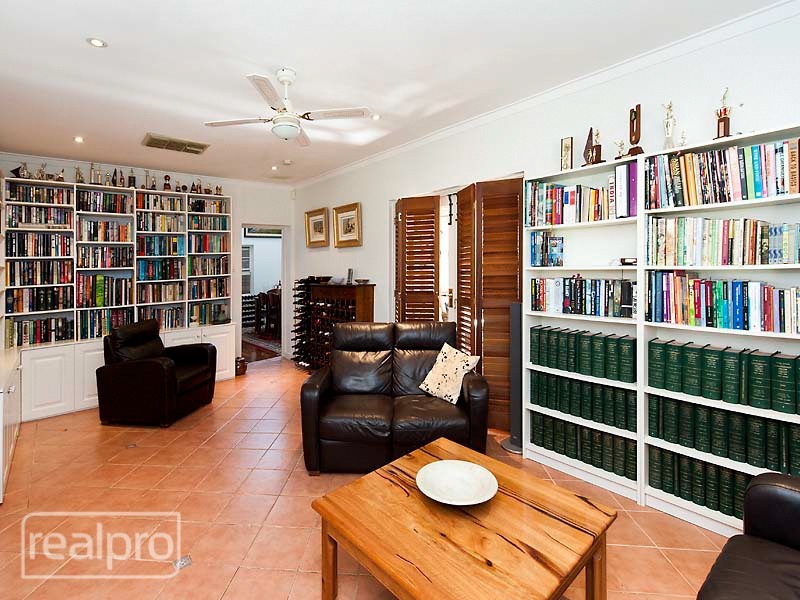 61 Cloister Avenue, Manning WA 6152