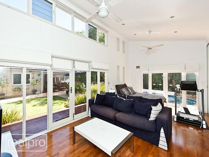 61 Cloister Avenue, Manning WA 6152