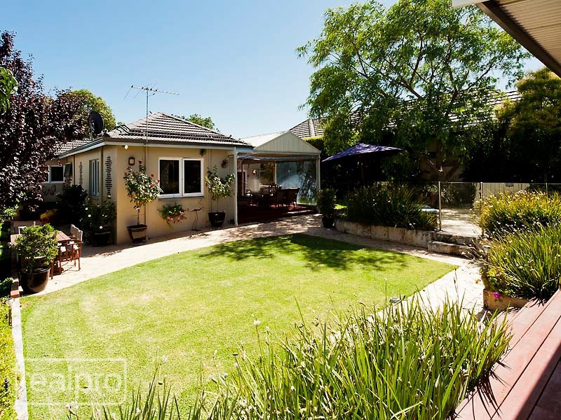 61 Cloister Avenue, Manning WA 6152