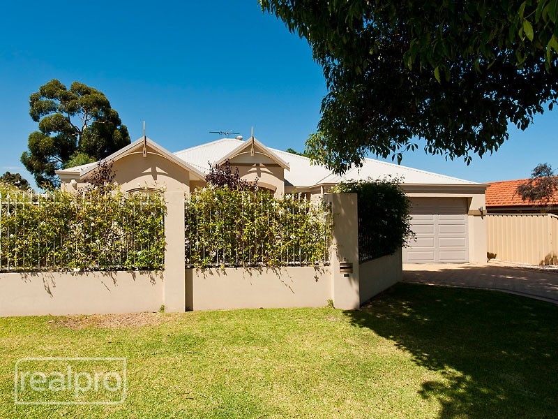 23 Bickley Crescent, Manning WA 6152